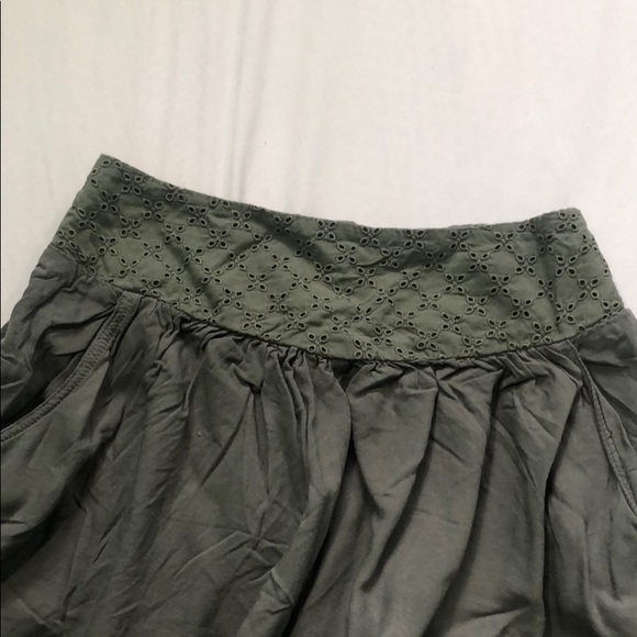 Green flowy short shorts AE - Picture 4 of 7